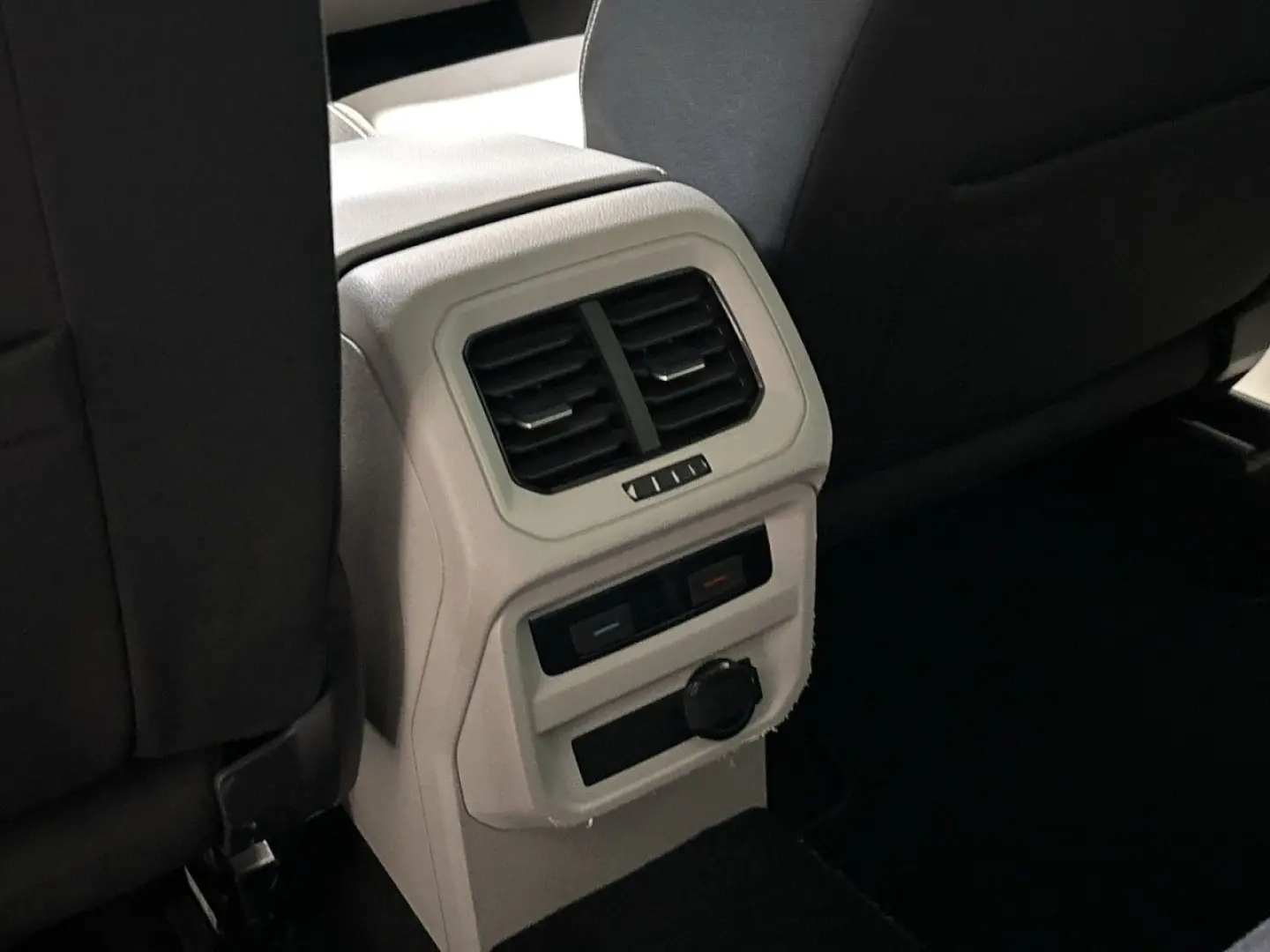 Tiguan 2.0 TDI Elegance DSG USB DAB LWS EPH SHZ