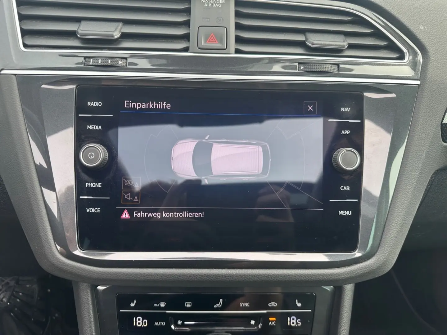 Tiguan 2.0 TDI DSG 4x4 ELEGANCE  IQ.LIGHT  PANO