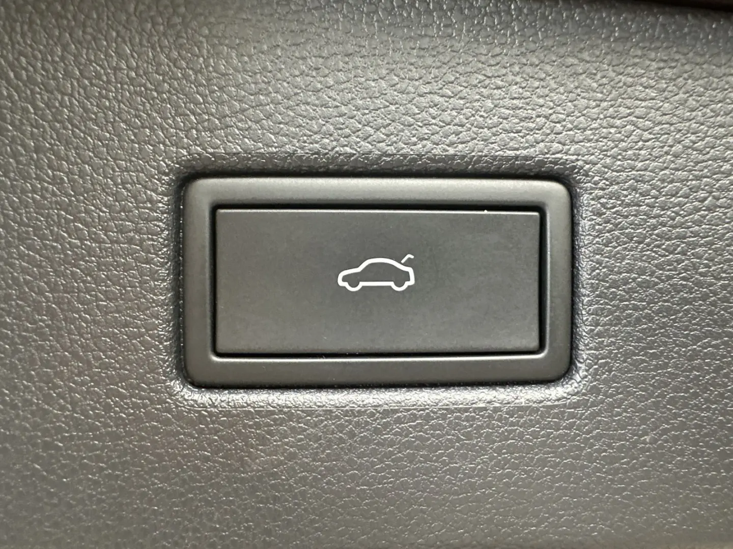 Tiguan 2.0 TDI DSG United NAV LED ACC KAM VCOCK