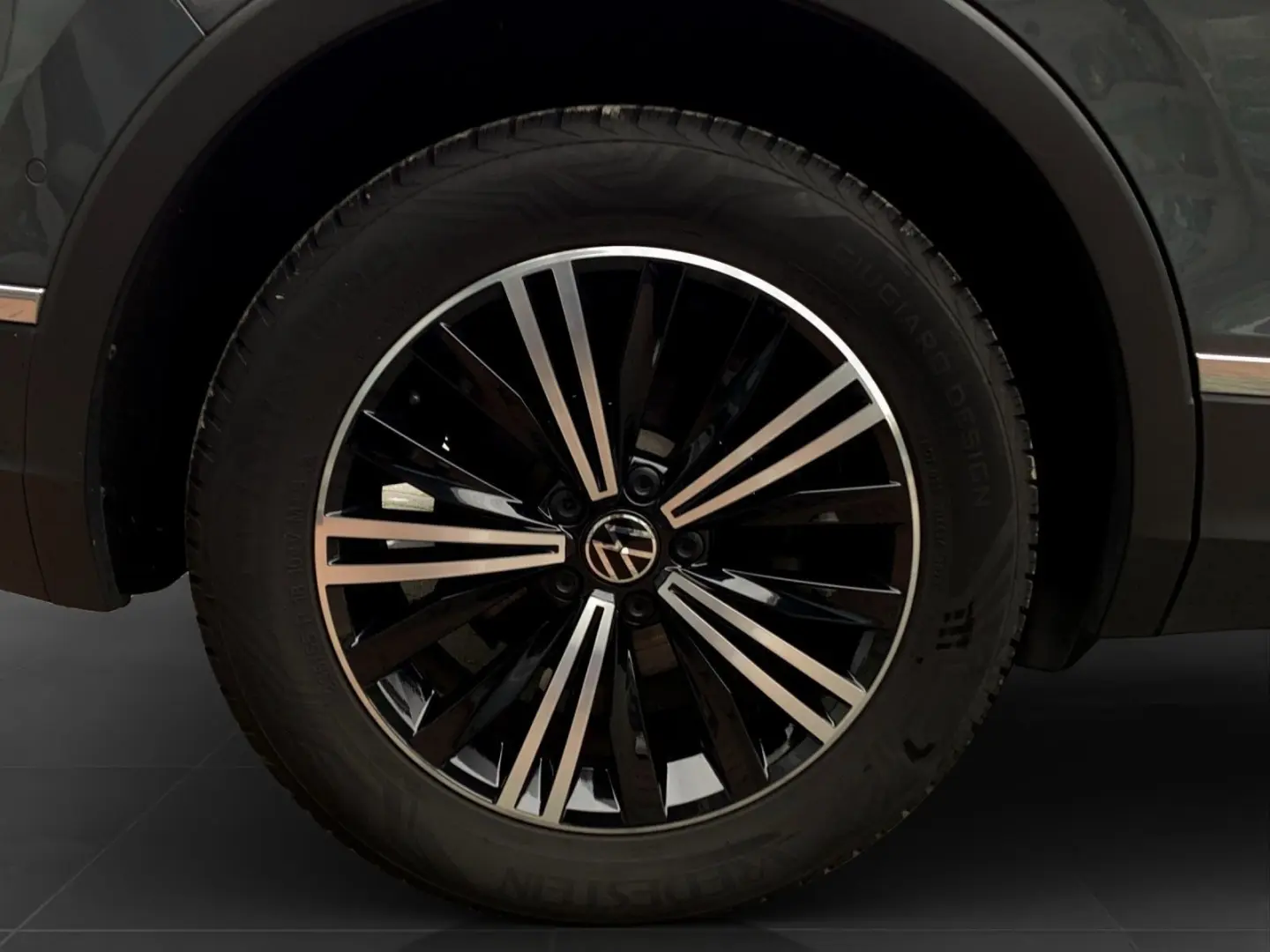 Tiguan 2.0 TDI DSG ACTIVE LM18 AHK MATRIX HEAD-U