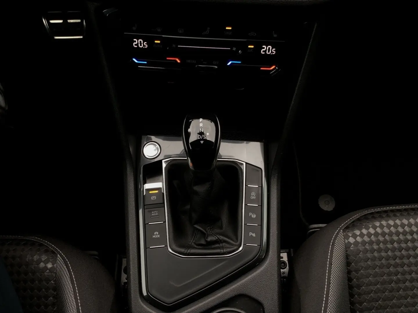 Tiguan 2.0 TDI DSG ACTIVE LM18 AHK MATRIX HEAD-U