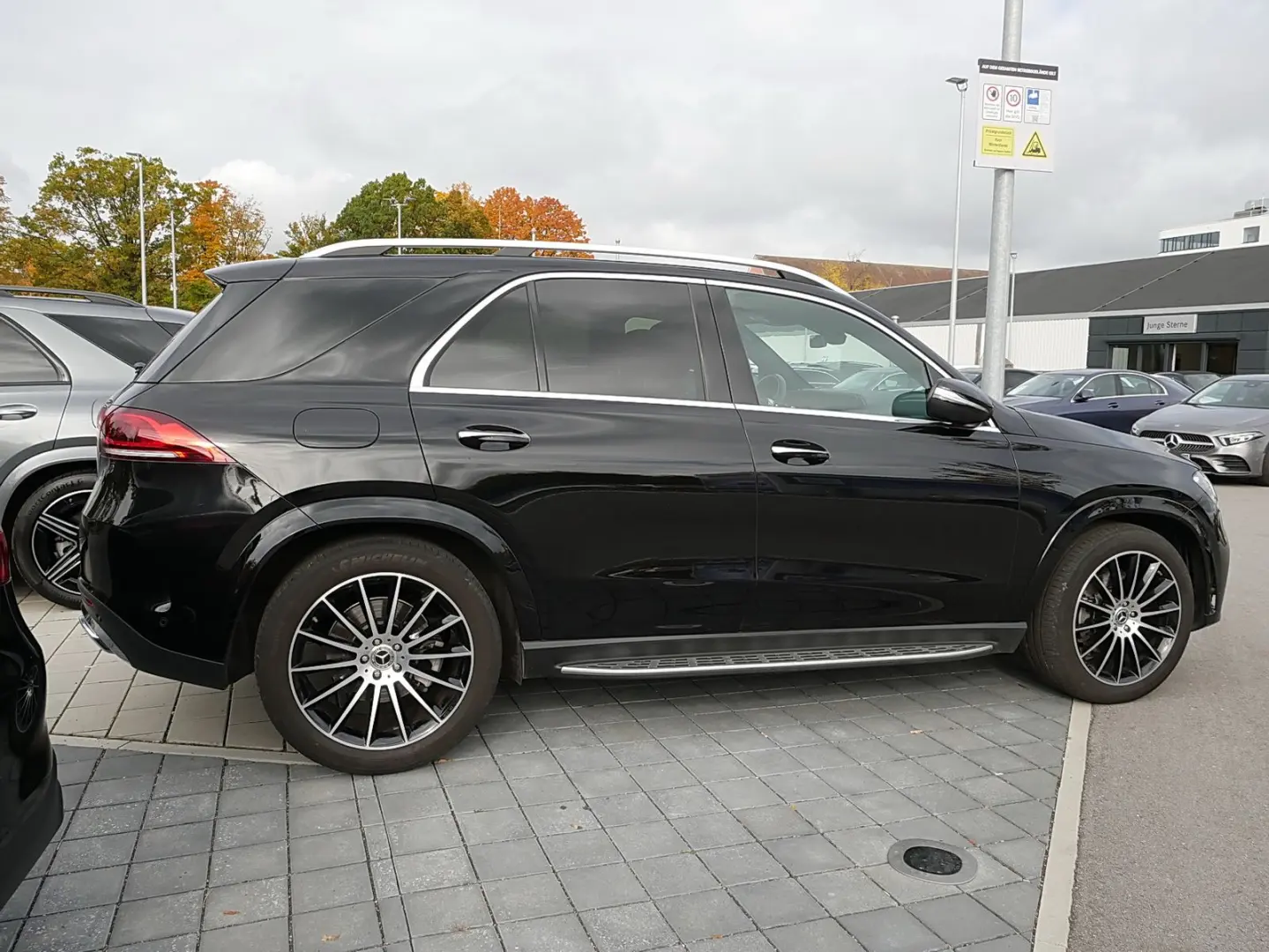 GLE 300 d 4M AMG DISTRONIC PANO AHK 360 AIRMATIC