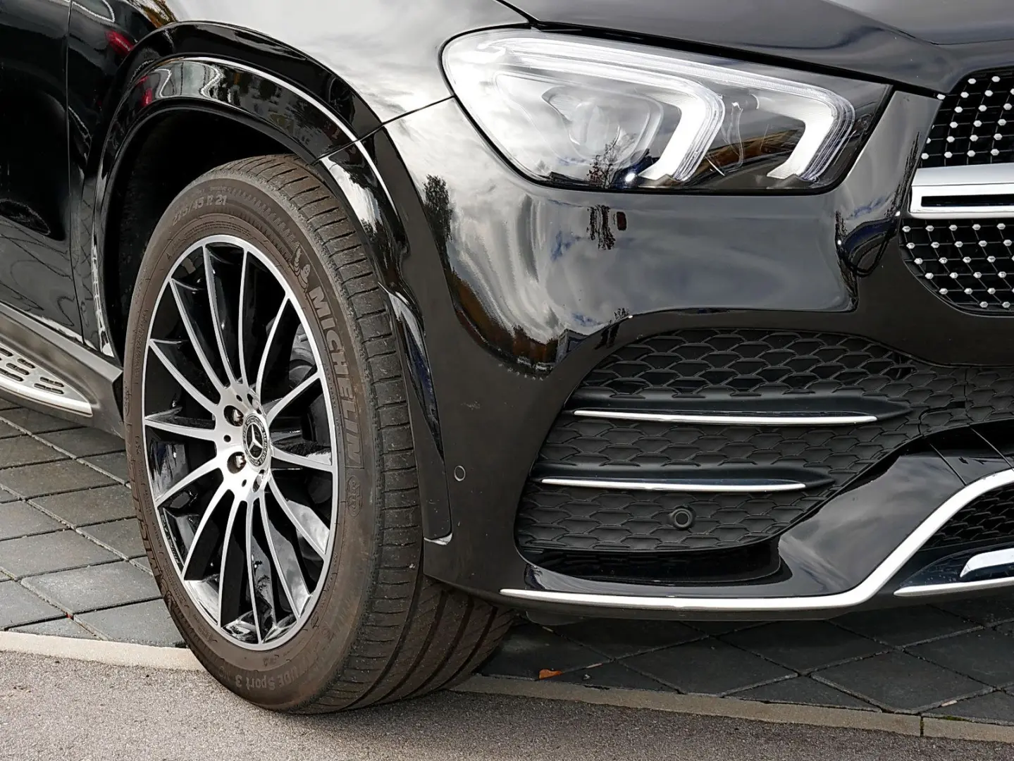 GLE 300 d 4M AMG DISTRONIC PANO AHK 360 AIRMATIC