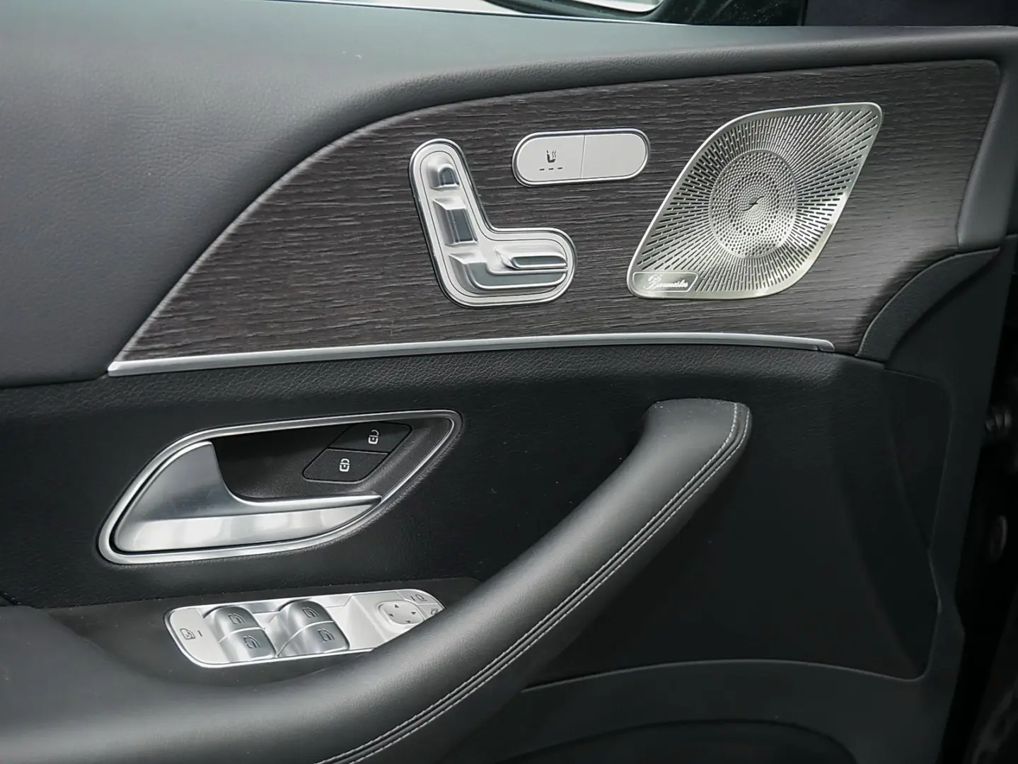 GLE 300 d 4M AMG DISTRONIC PANO AHK 360 AIRMATIC