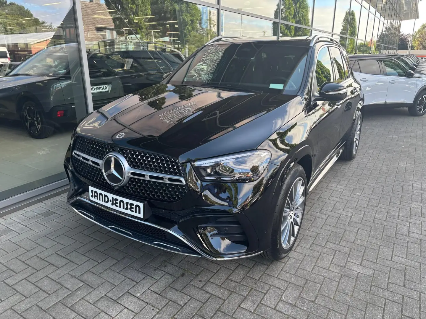 GLE 300 d 4M AMG Line Pano AHK Burm Fahreras 21