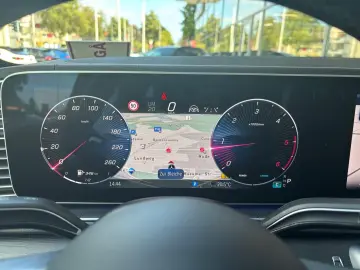 GLE 300 d 4M AMG Line Pano AHK Burm Fahreras 21