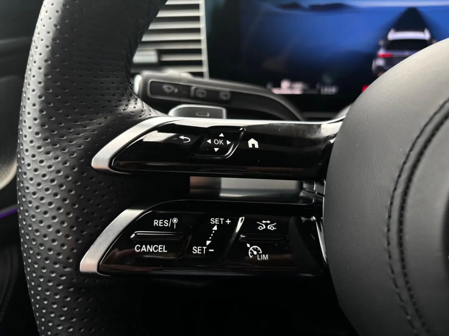 GLE 300 d 4M AMG Line Pano AHK Burm Fahreras 21