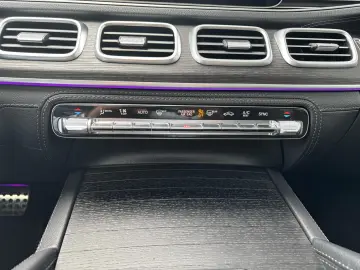 GLE 300 d 4M AMG Line Pano AHK Burm Fahreras 21