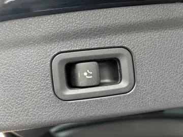 GLE 300 d 4M AMG Line Pano AHK Burm Fahreras 21