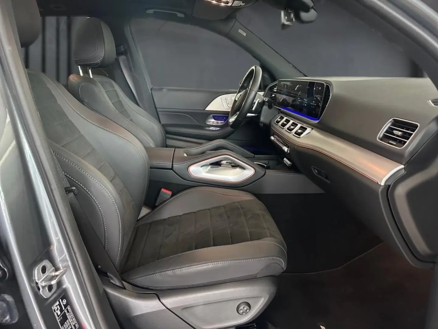 GLE 300 d 4M AMG Night MBEAM BURM DISTR PANO AHK