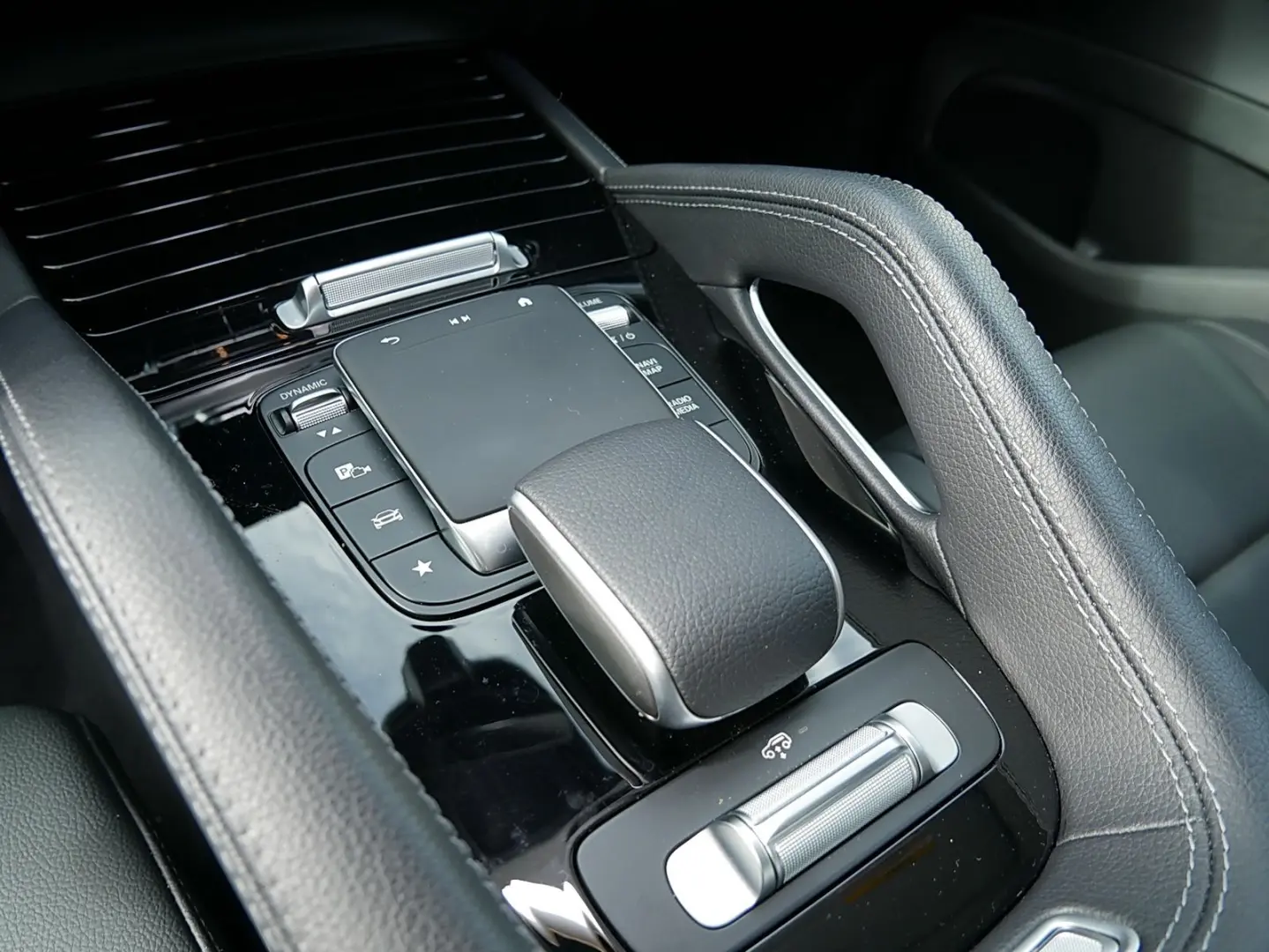 GLE 400 e 4M AMG DIST PANO HUD AHK AIRMATIC 360