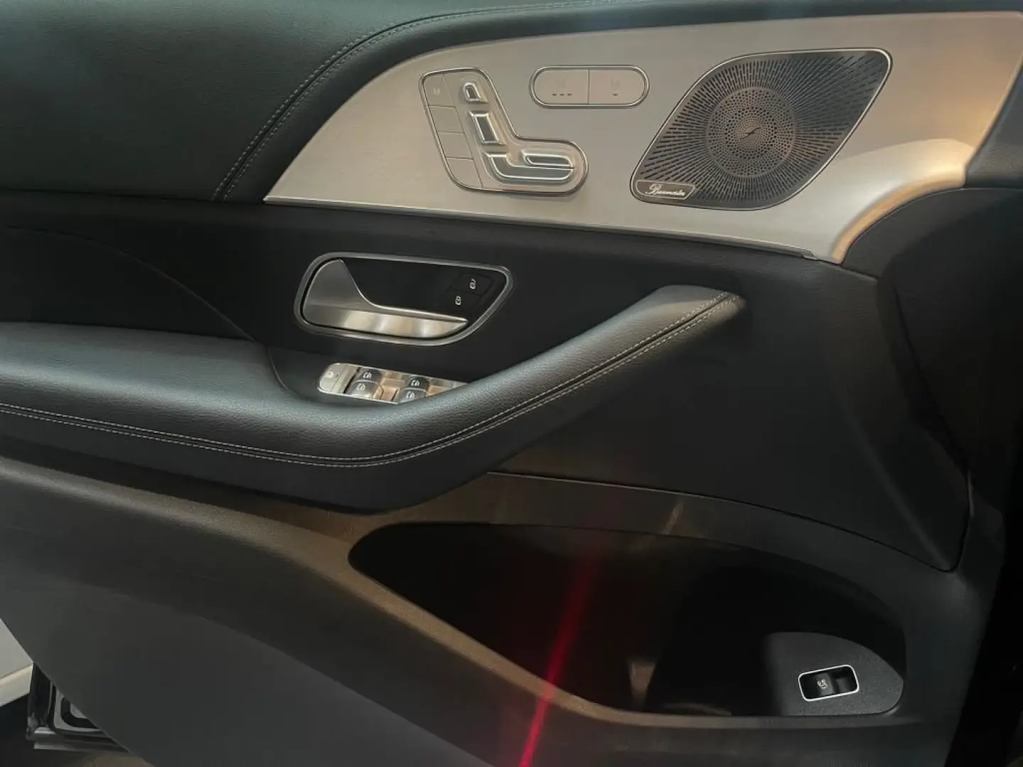 GLE 300 d 4M AMG NIGHT PANO AHK MEMORY AIRMATIC