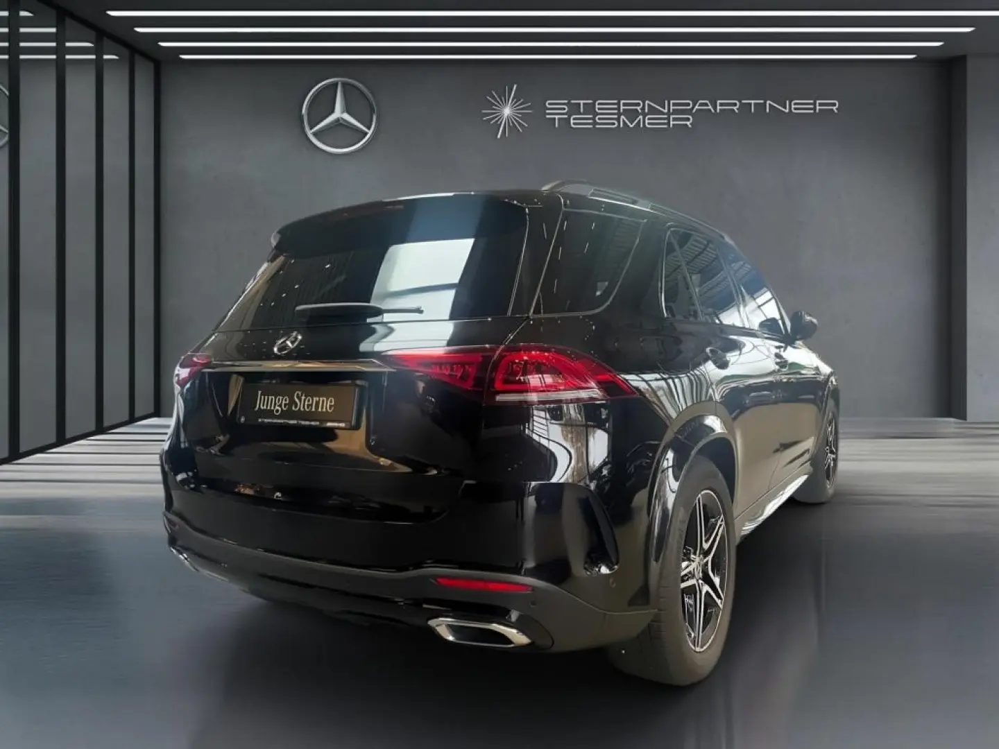 GLE 300 d 4M AMG NIGHT PANO AHK MEMORY AIRMATIC