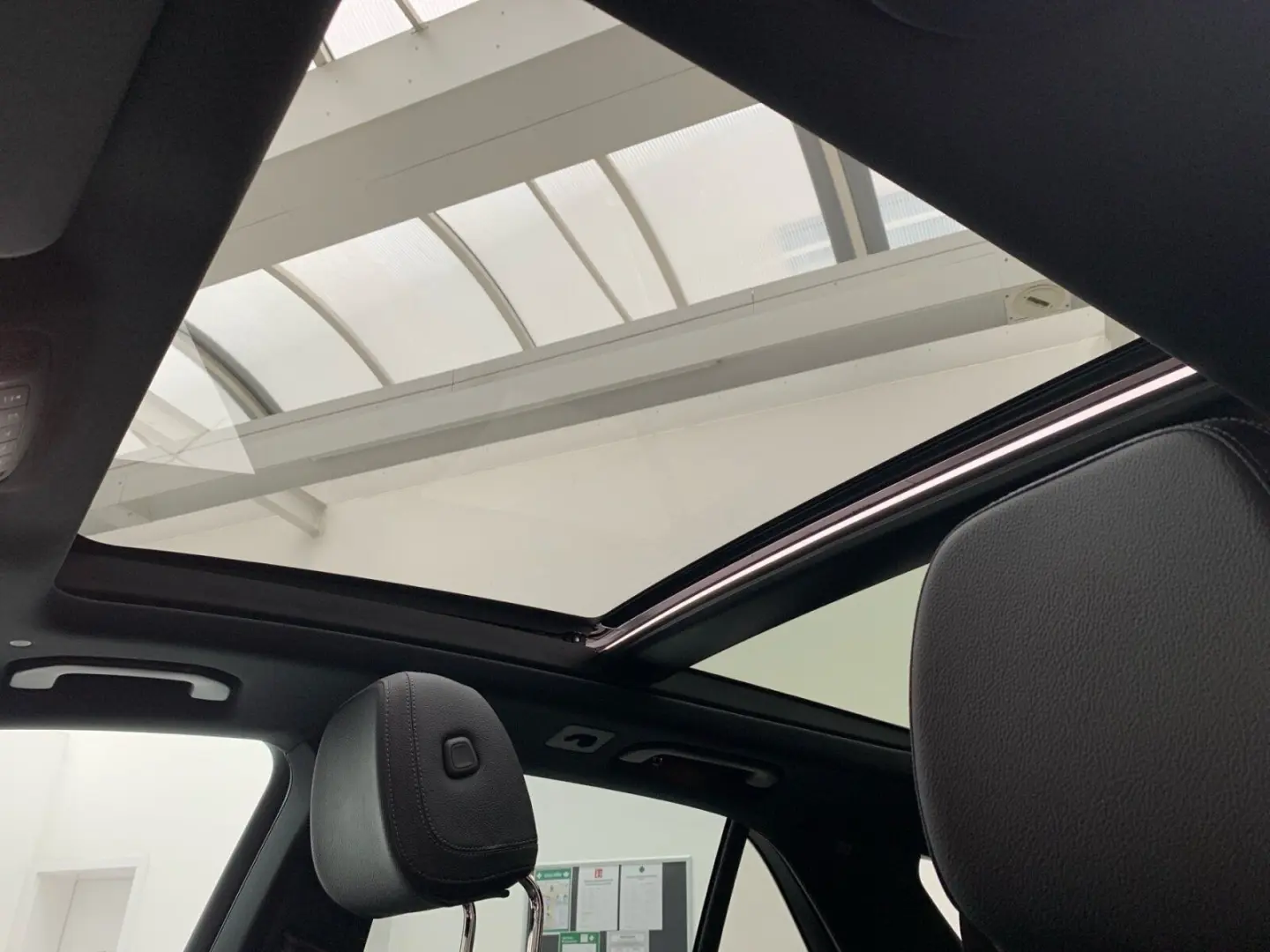 GLE 300 d 4M  AMG NIGHT AHK MEMO PANO 360  SHZ