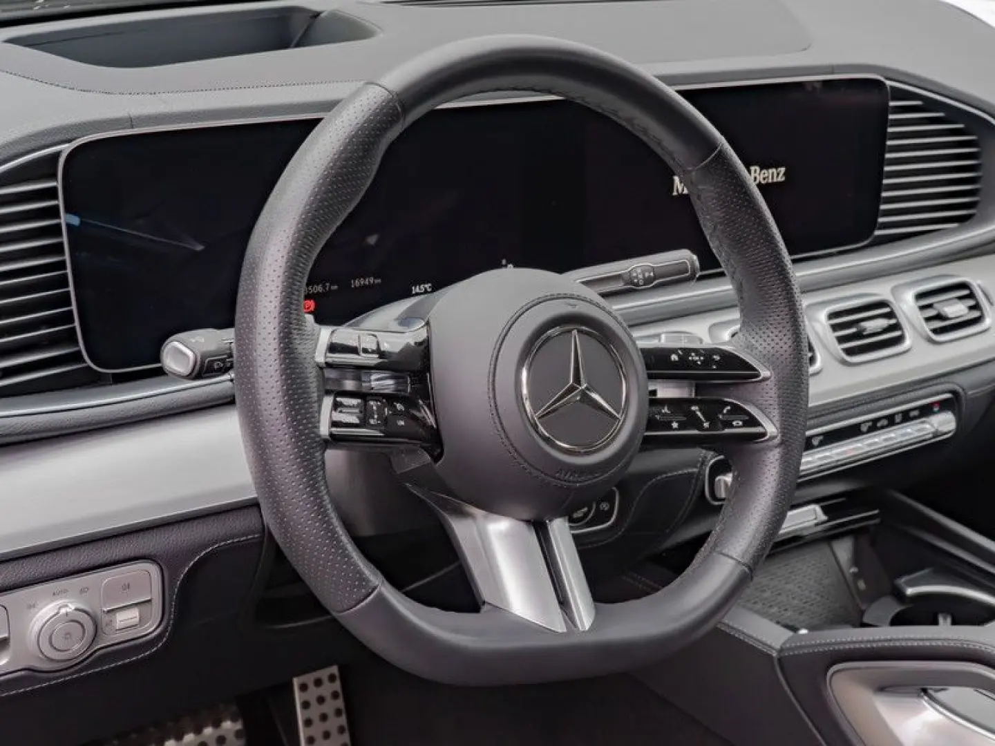 GLE 300 d 4M AMG-Sport Pano HUD AHK Night 22'