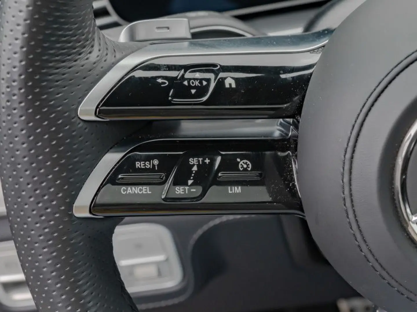GLE 300 d 4M AMG-Sport Pano HUD AHK Night 22'