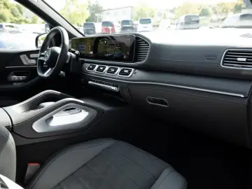 GLE 300 d 4M AMG-Sport Pano HUD Distr Night 21'