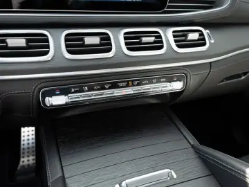 GLE 300 d 4M AMG-Sport Pano HUD Distr Night 21'