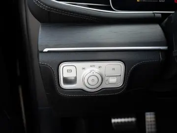 GLE 300 d 4M AMG-Sport Pano HUD Distr Night 21'