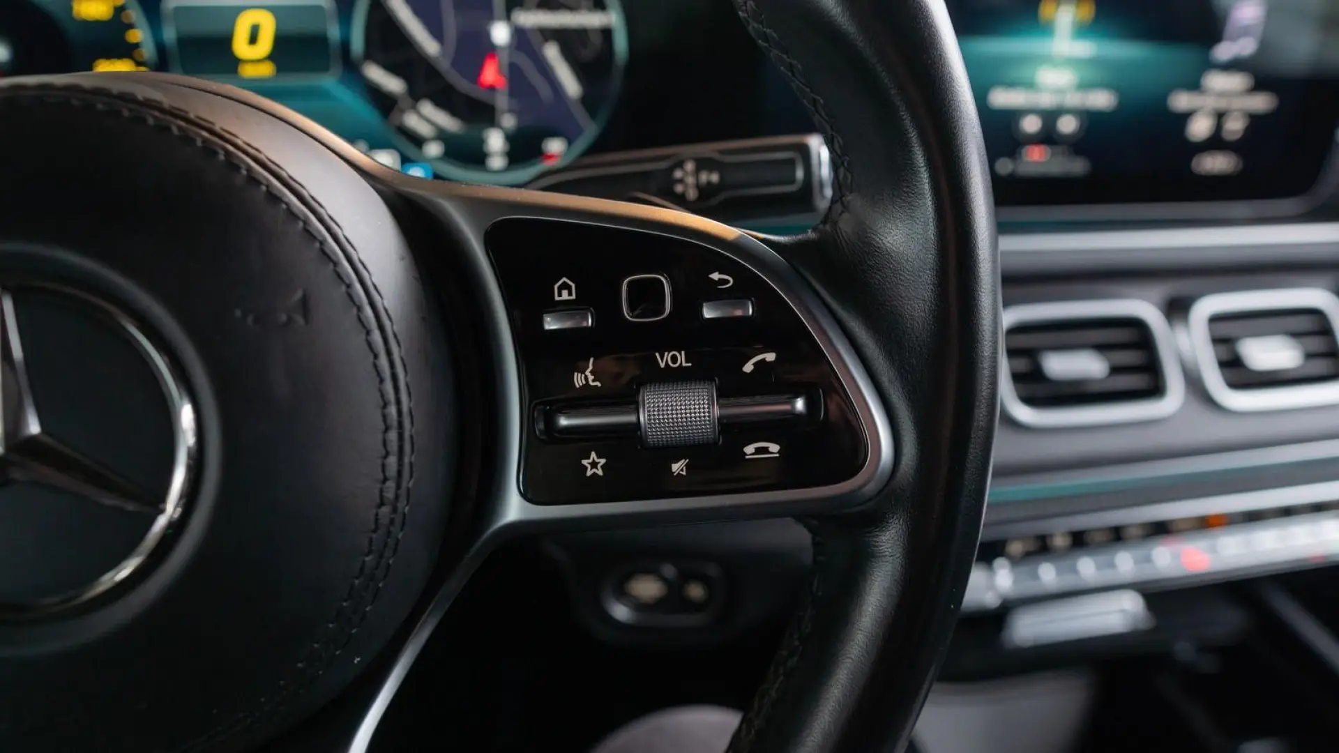 GLE 350 d AMG 4M TOT 360  LUFT SPUR PANO BURMEST