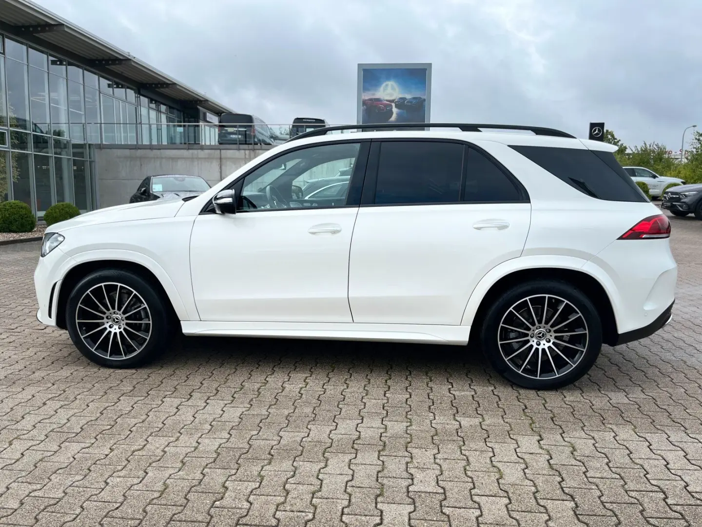 GLE 400 d 4M AMG Night AHK Multib Distr HUD Pano