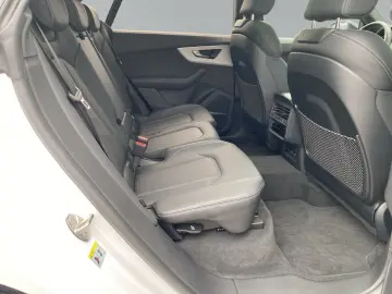 Q8 SUV 50 TDI quattro S line tiptr. ACC SH Laser