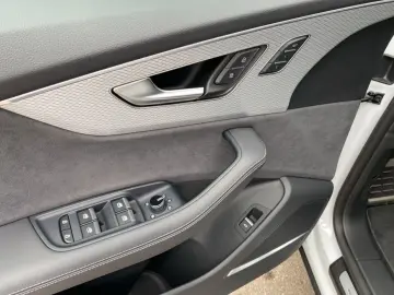 Q8 SUV 50 TDI quattro S line tiptr. ACC SH Laser