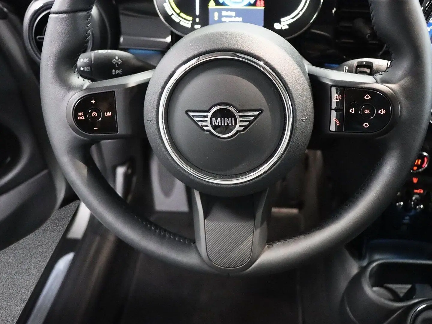 Cooper SE Head Up Panorama Glasdach