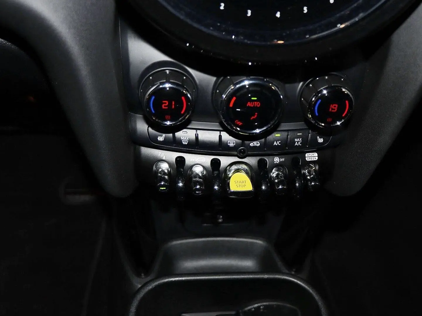 Cooper SE Head Up Panorama Glasdach