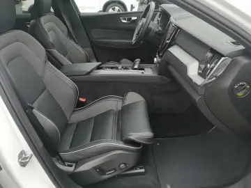 XC60 T6 AWD R-Design Plug-In SD Keyless-Start BC