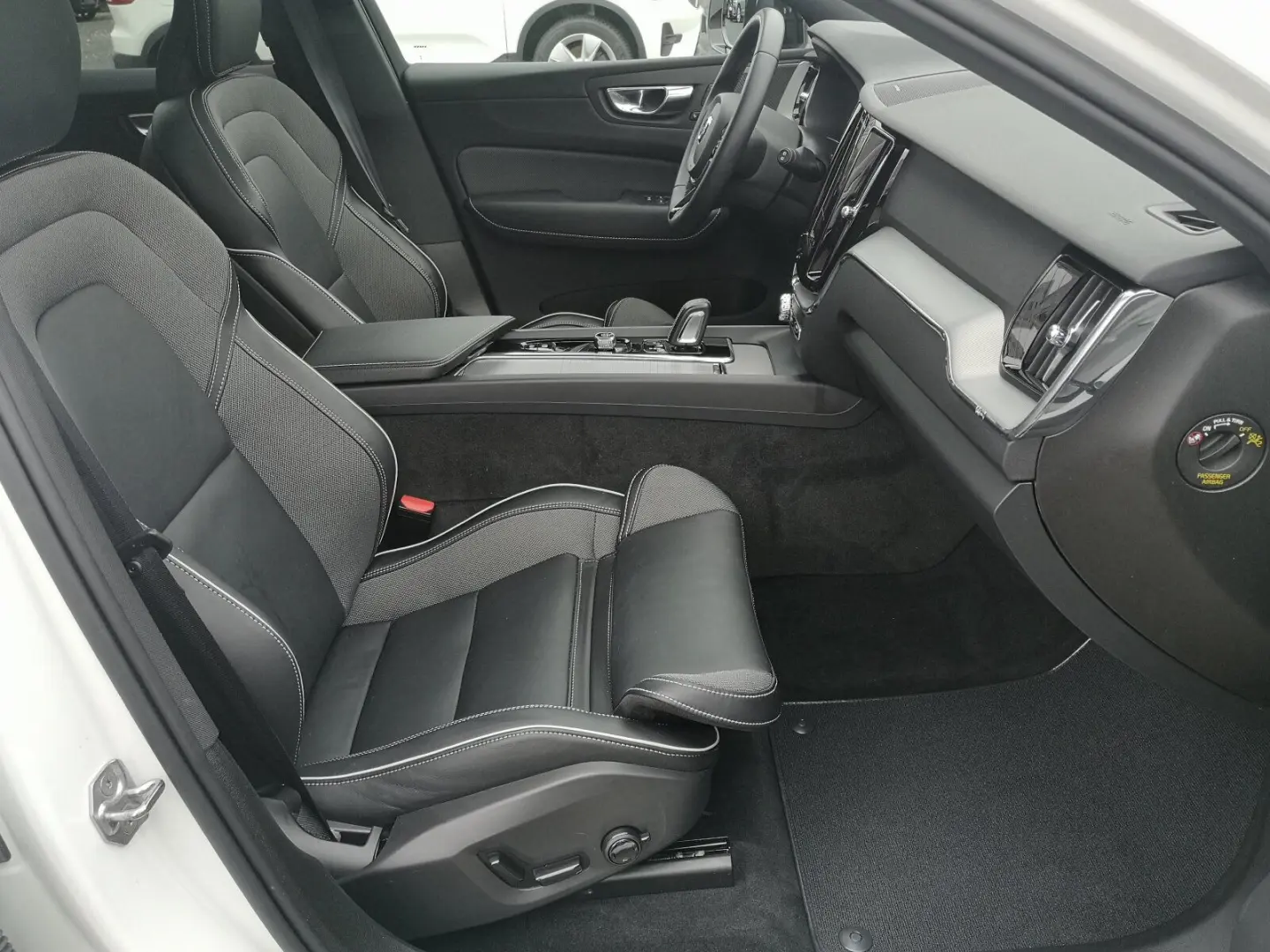 XC60 T6 AWD R-Design Plug-In SD Keyless-Start BC