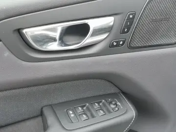 XC60 T6 AWD R-Design Plug-In SD Keyless-Start BC