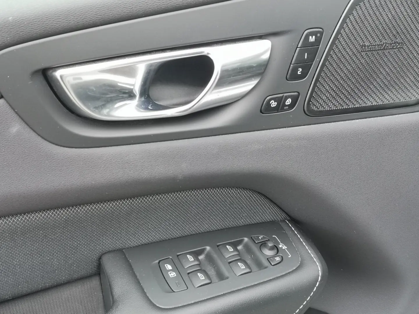 XC60 T6 AWD R-Design Plug-In SD Keyless-Start BC