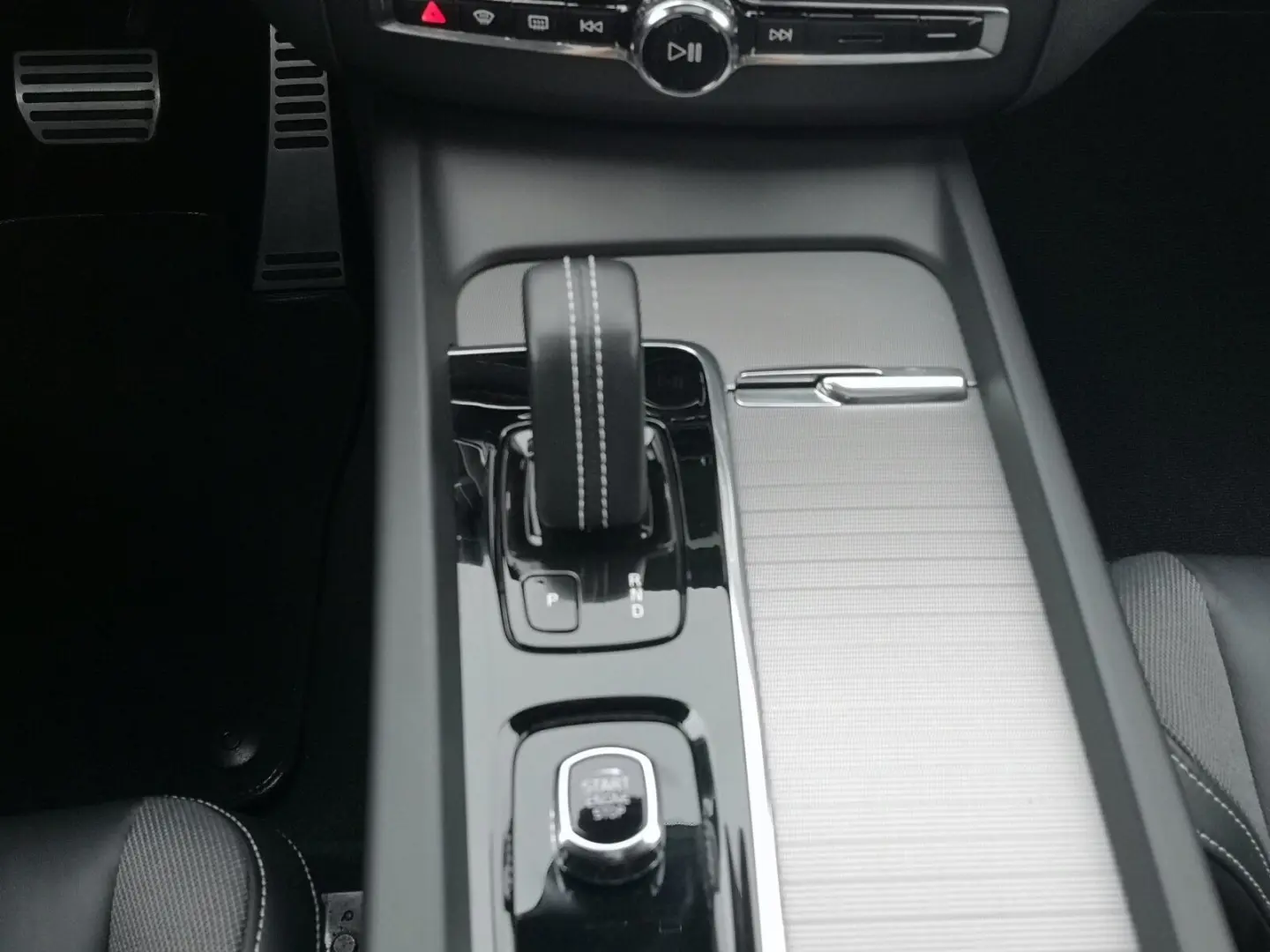 XC60 T6 AWD R-Design Plug-In SD Keyless-Start BC