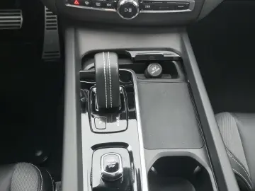 XC60 T6 AWD R-Design Plug-In SD Keyless-Start BC