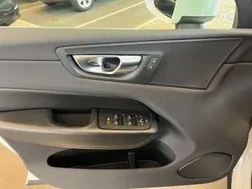 XC60 B4 Momentum-Pro Aut Google-Maps LED-Thors-H