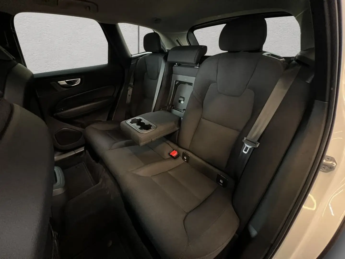 XC60 B4 Momentum-Pro Aut Google-Maps LED-Thors-H