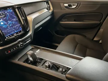 XC60 B4 Momentum-Pro Aut Google-Maps LED-Thors-H