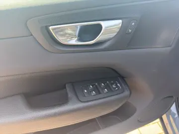 XC60 B4 Momentum-Pro Aut Vollleder AHK Google-Na