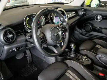 Cooper SE Essential Trim Aut Nav LED Pano RFK