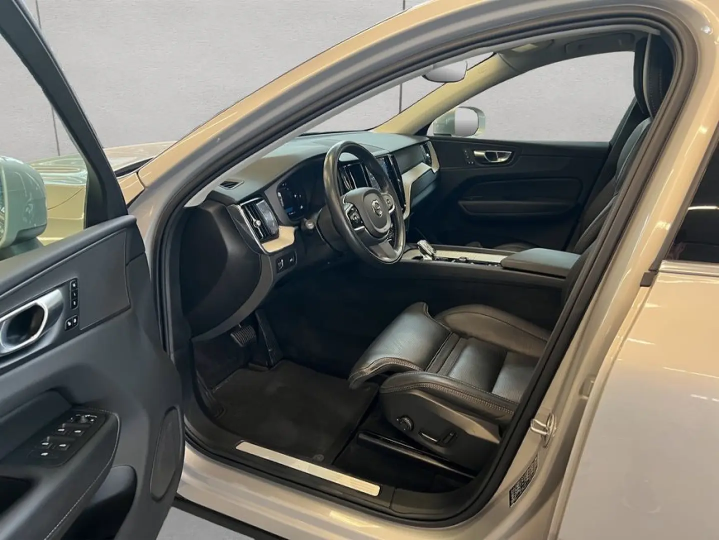 XC60 B4 Inscription Aut Nappaleder perforiert 36