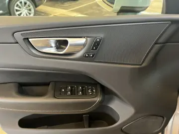 XC60 B4 Inscription Aut Nappaleder perforiert 36