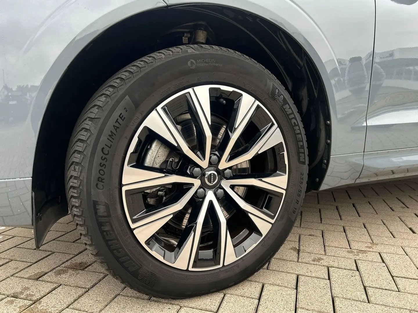 XC60 B4 Diesel FWD Core 19'' Allwetter ACC LED S