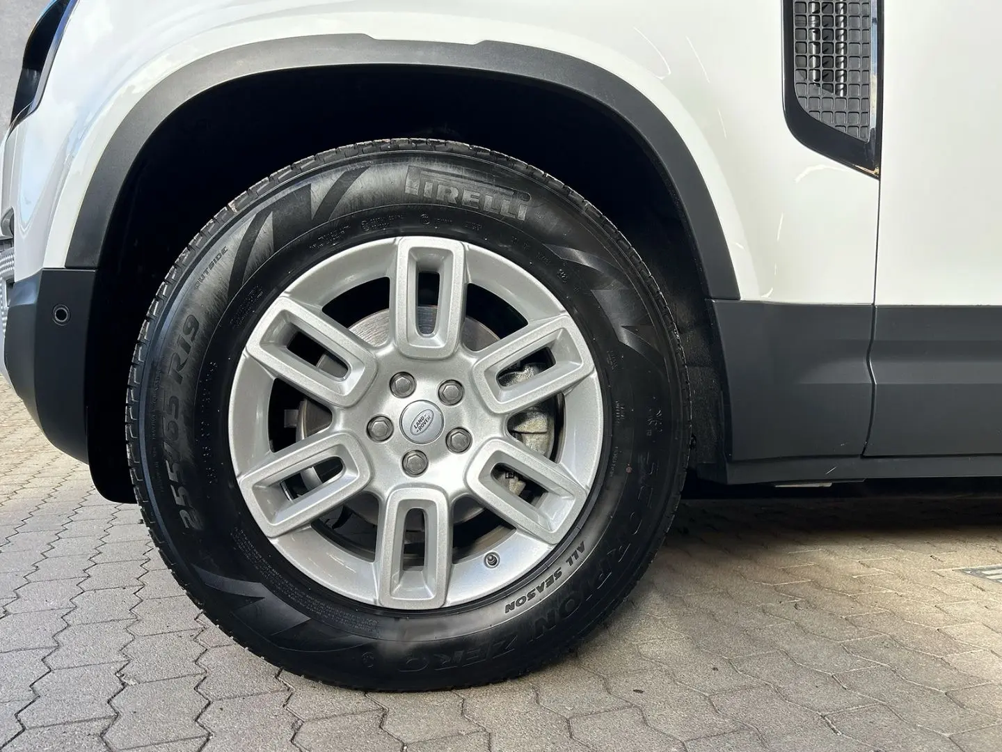 Defender 110 D200 AWD