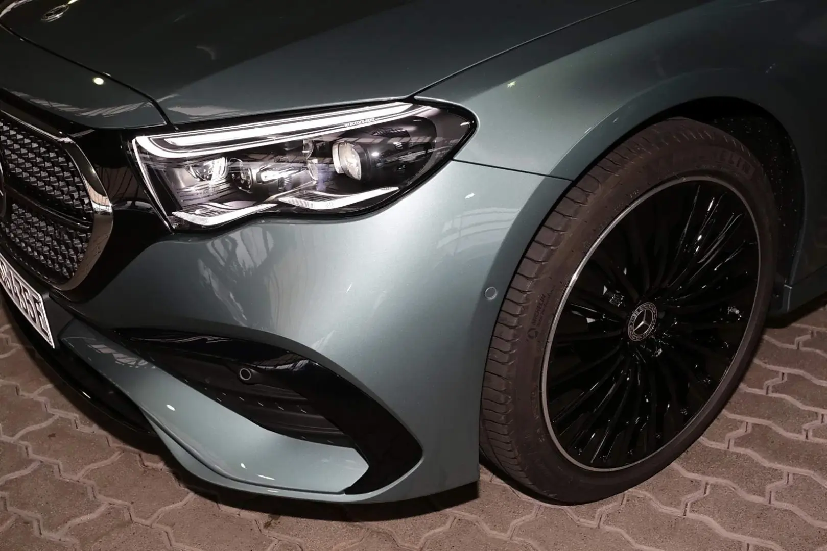 E 300 e 4M AMG MBUX 360  DIG-LED Pano AHK Night