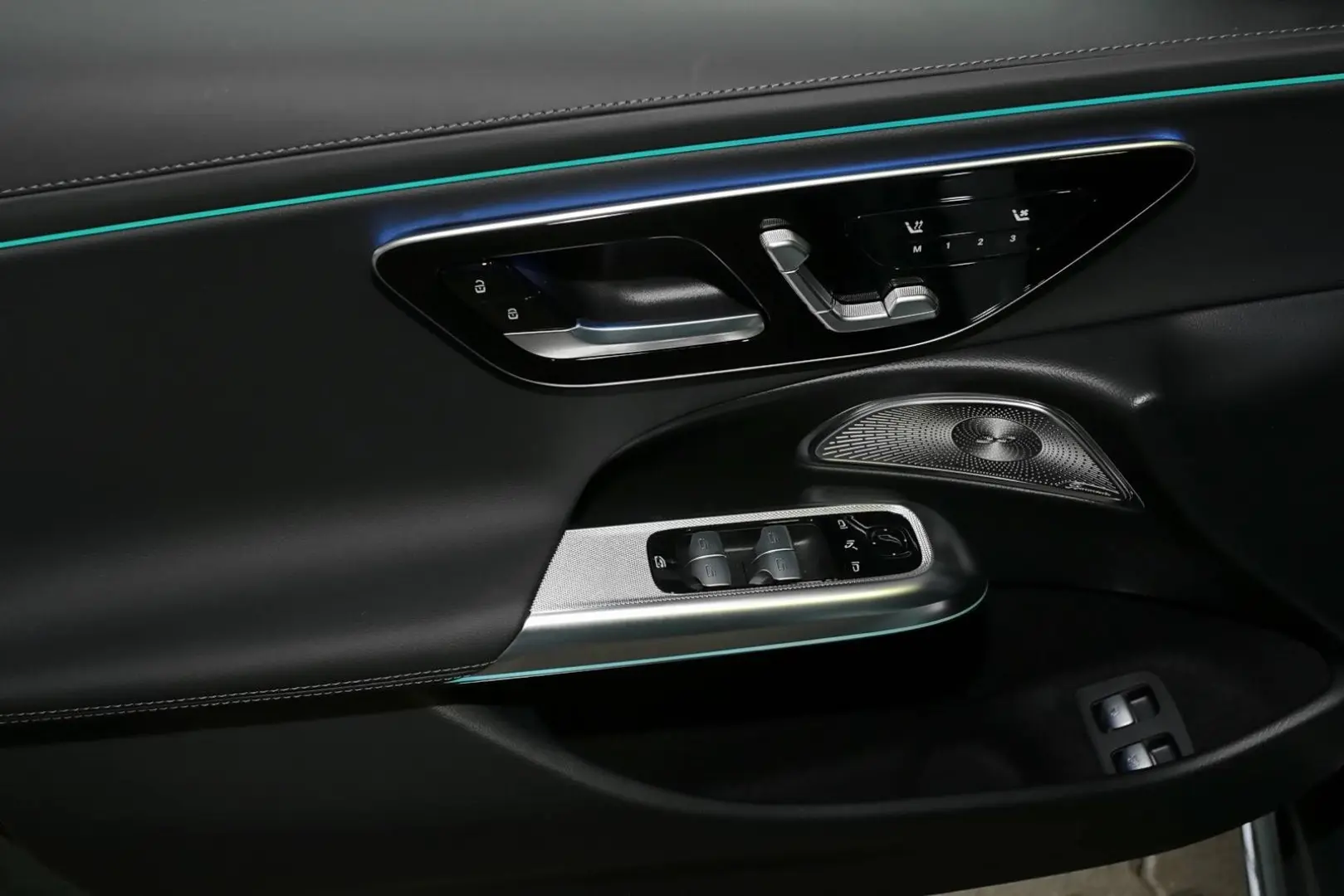 E 300 e 4M AMG MBUX 360  DIG-LED Pano AHK Night