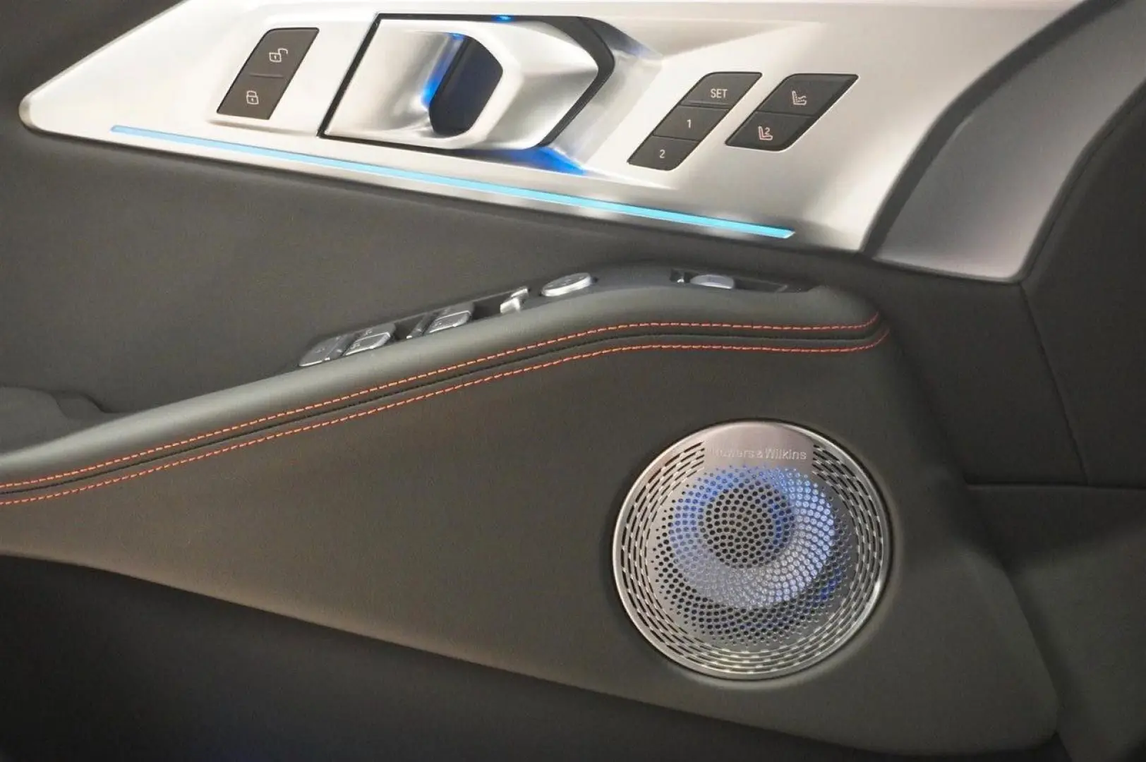 XM Red Label  748HP xDrive HUD Hybrid Plugin VAT