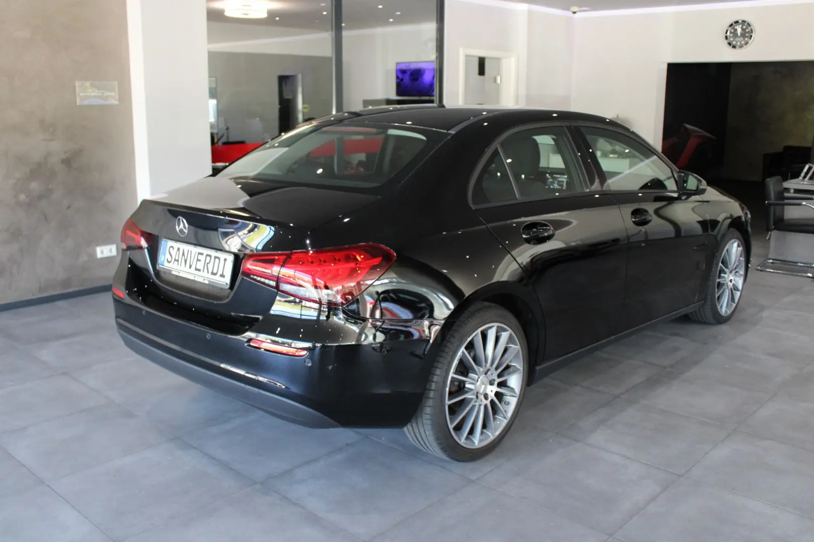 A 180 d LIMOUSINE BUSINESS-PAKET AMG  I.HAND