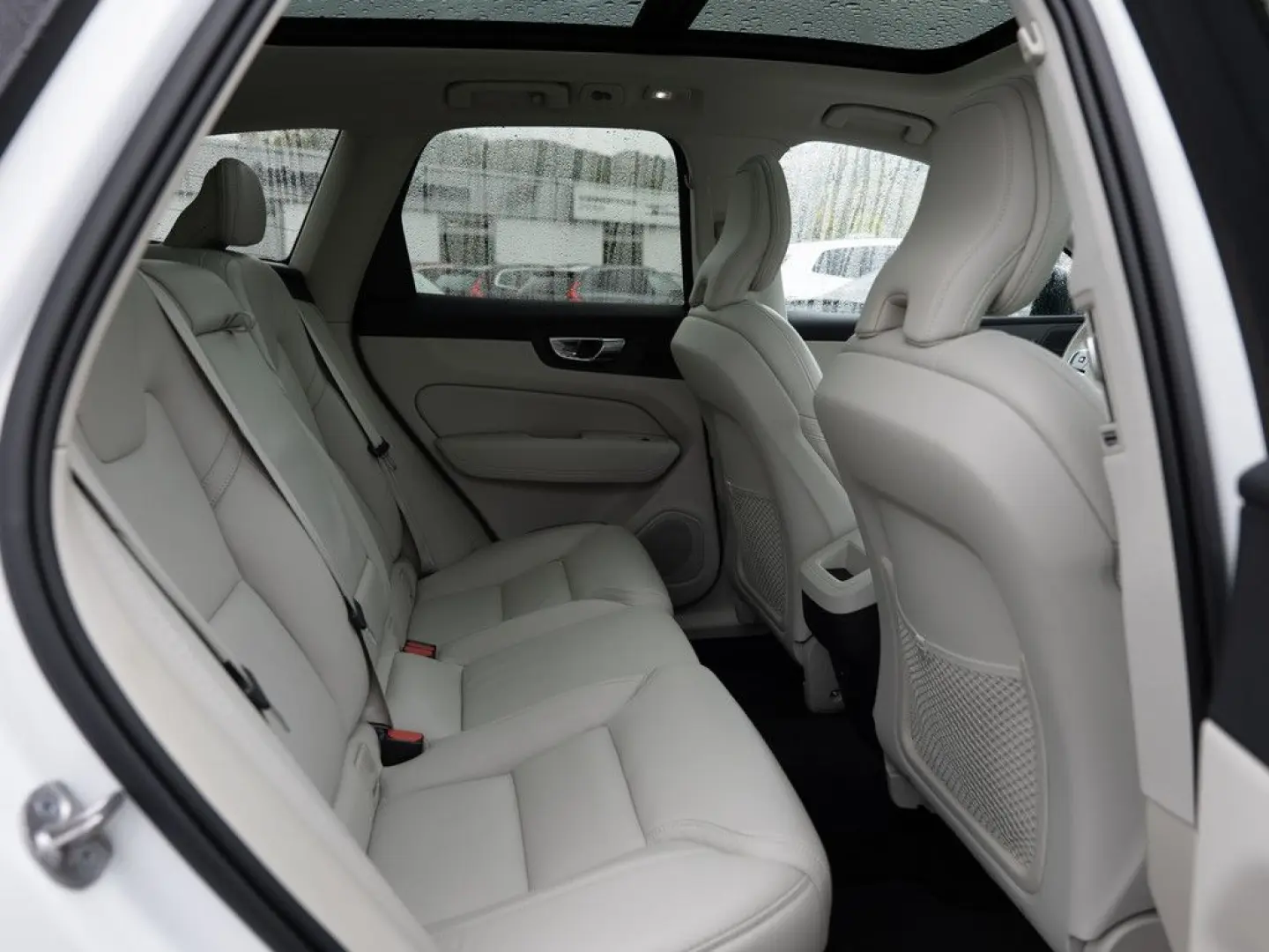 XC60 B4 Plus Dark SITZBELÜFTUNG LED PANO 360