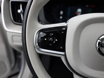XC60 B4 Plus Dark SITZBELÜFTUNG LED PANO 360